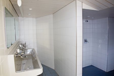 31-HiBo-Dusche-Waschraum